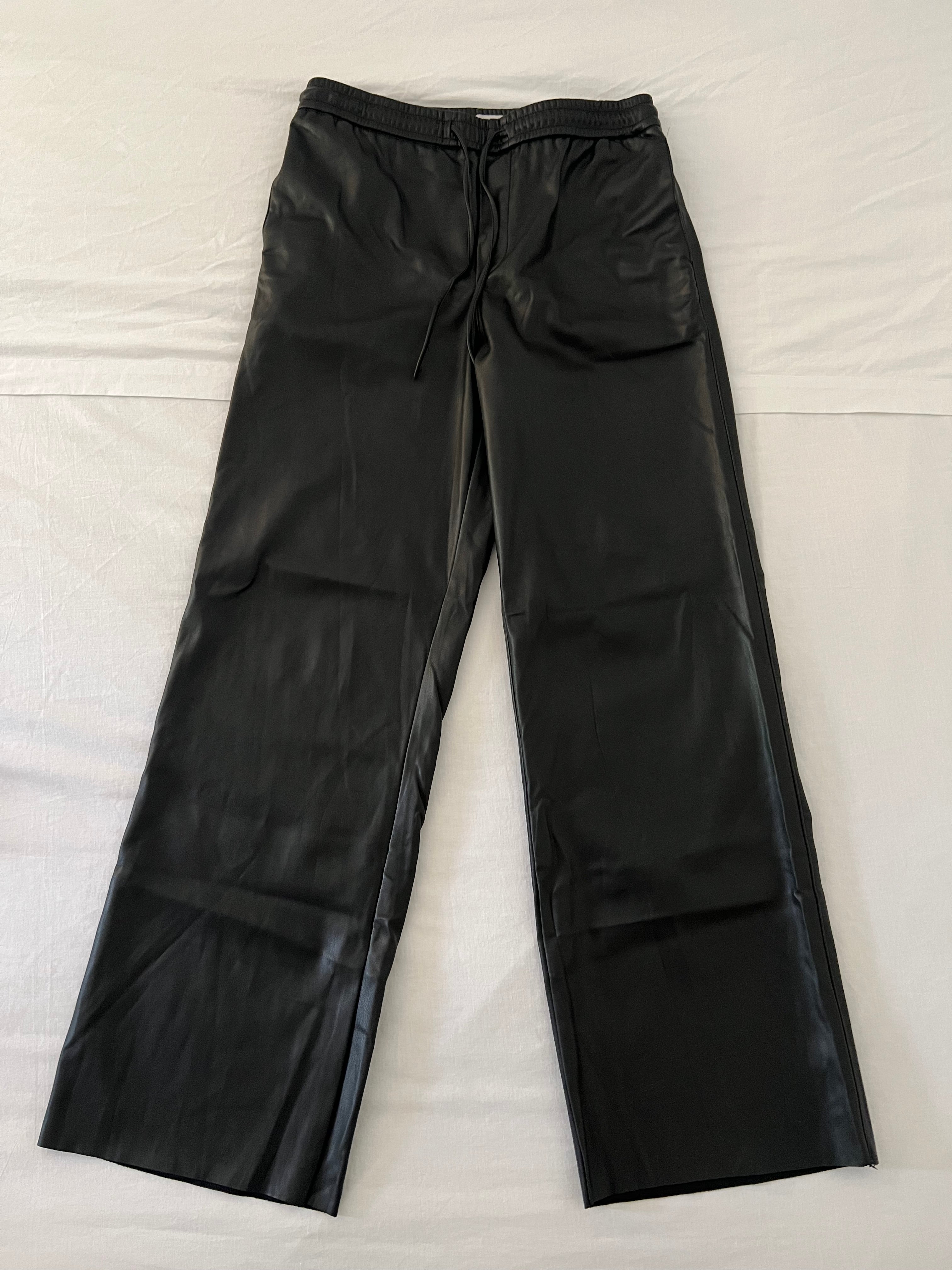 Pantalón cuerina Basement-Talla:M