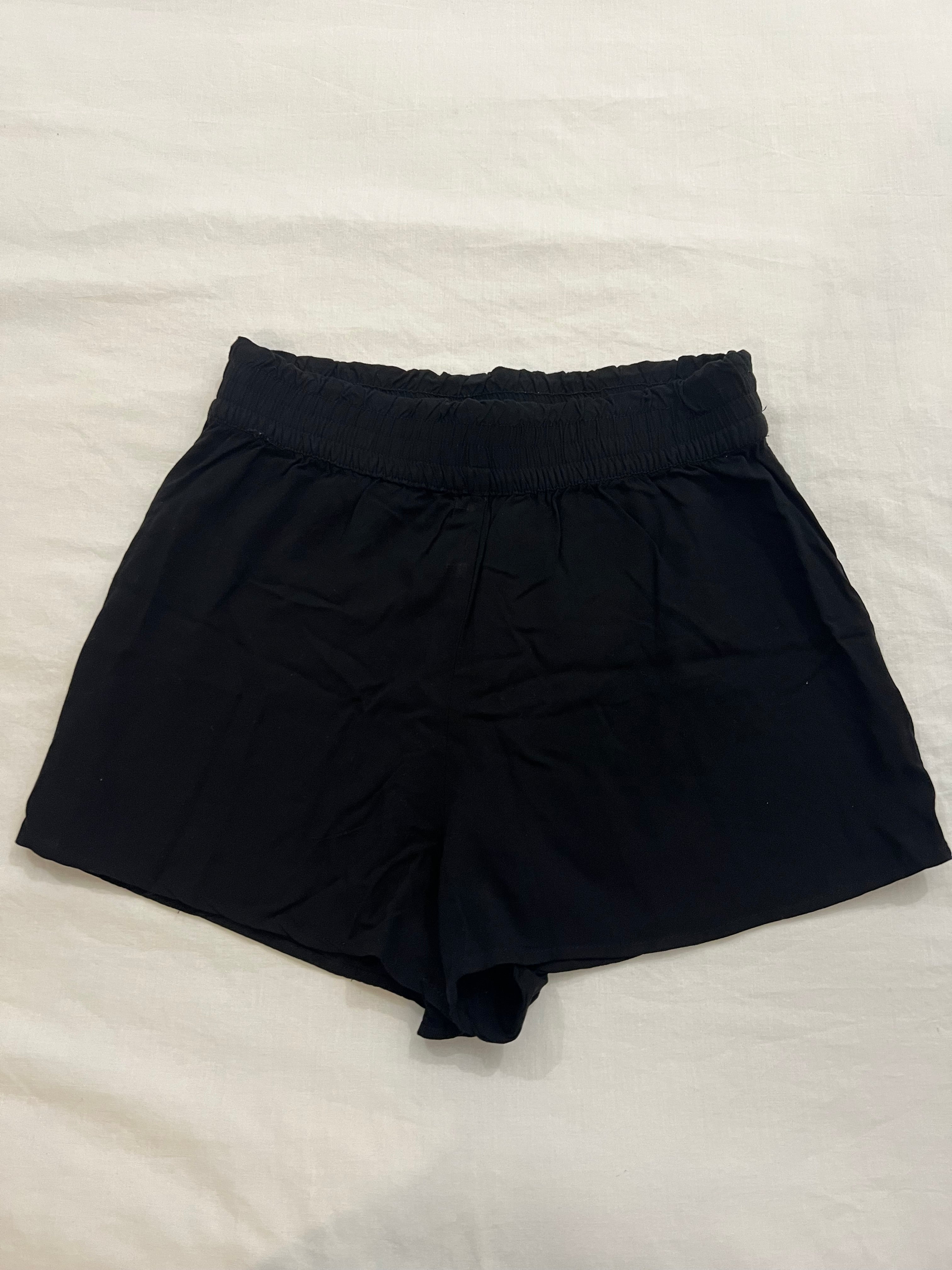 Short negro suelto H&M-Talla:S