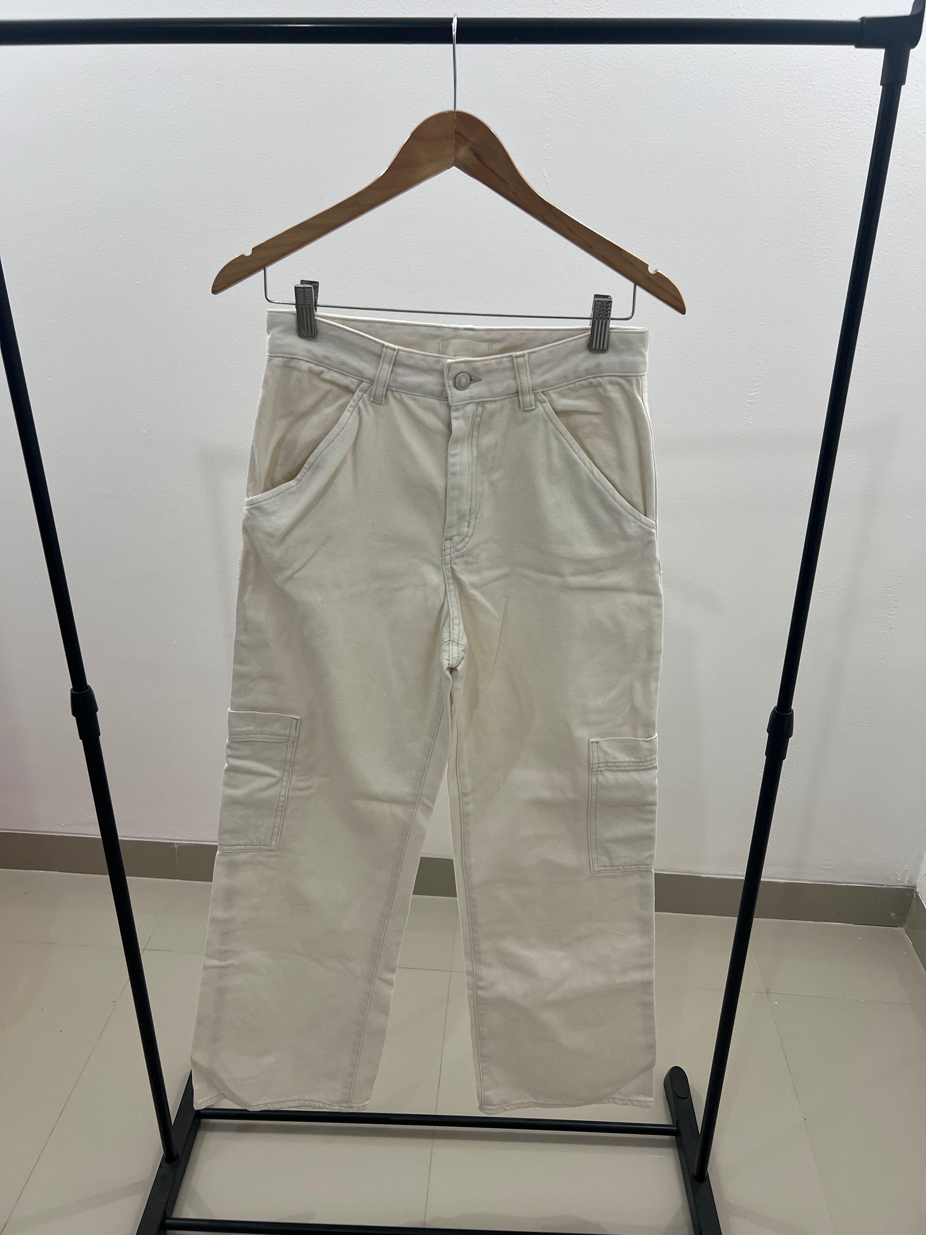 Pantalón cargo H&M- Talla: EUR 38