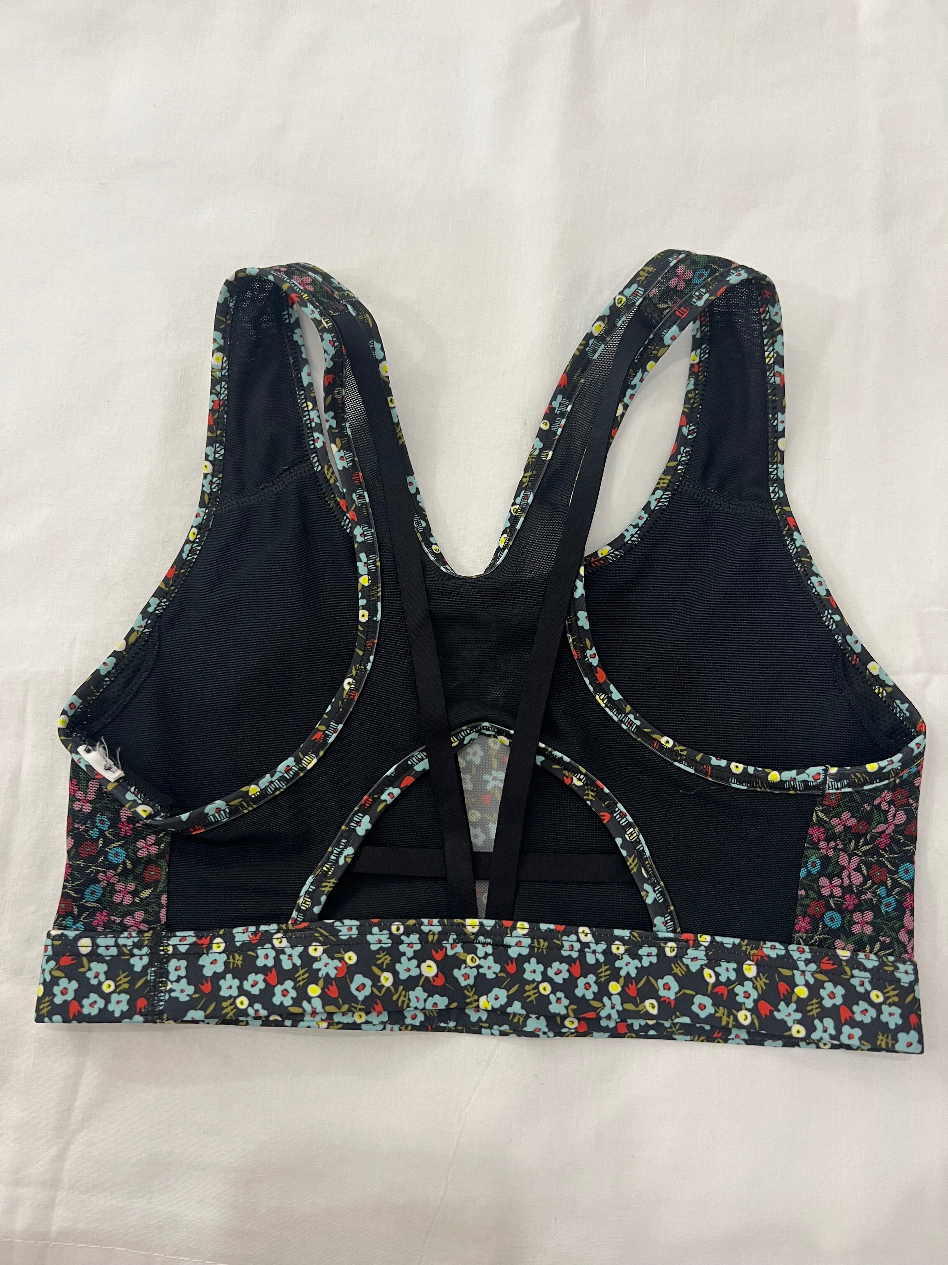 Top deportivo Nike- Talla: M