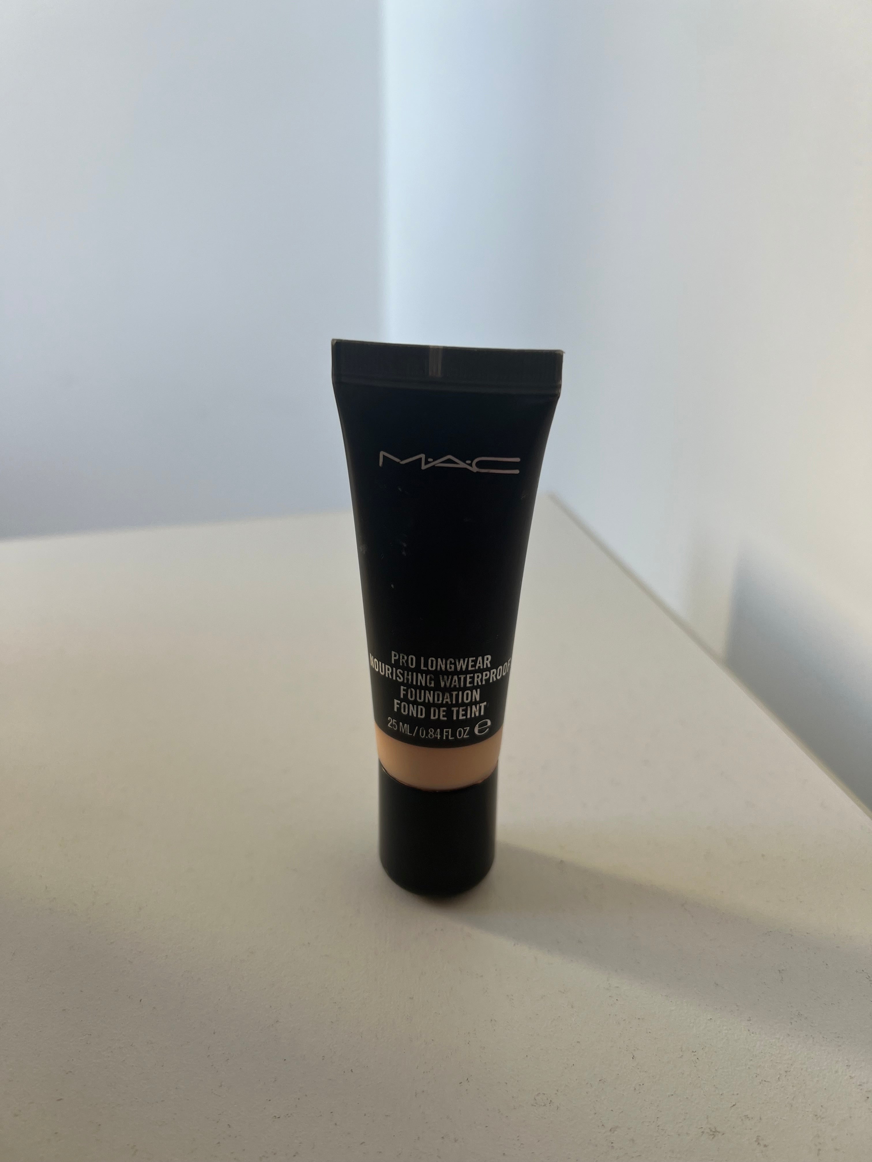 Base Pro longwear Mac NW20