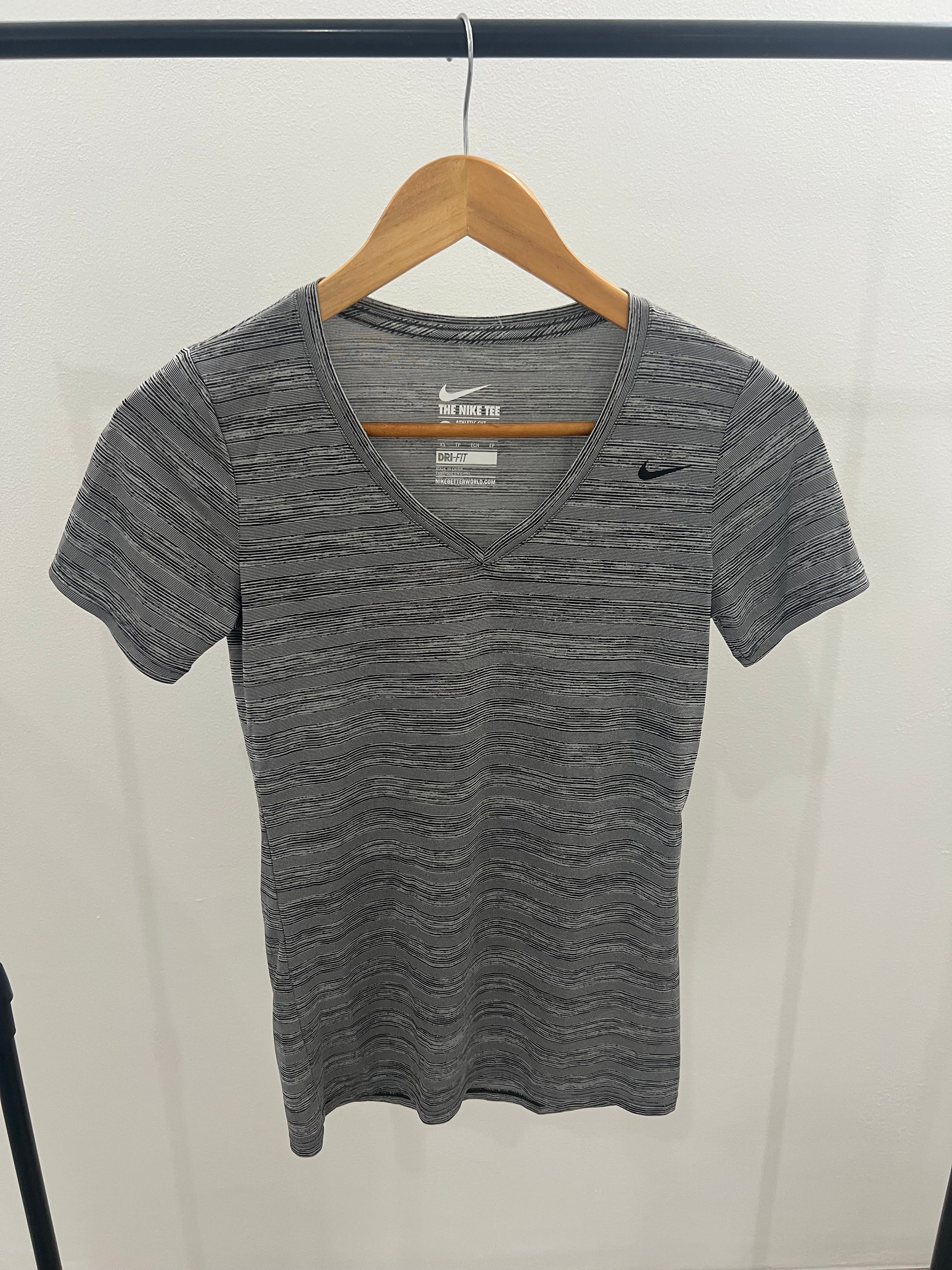 Polo deportivo gris Nike- Talla: XS