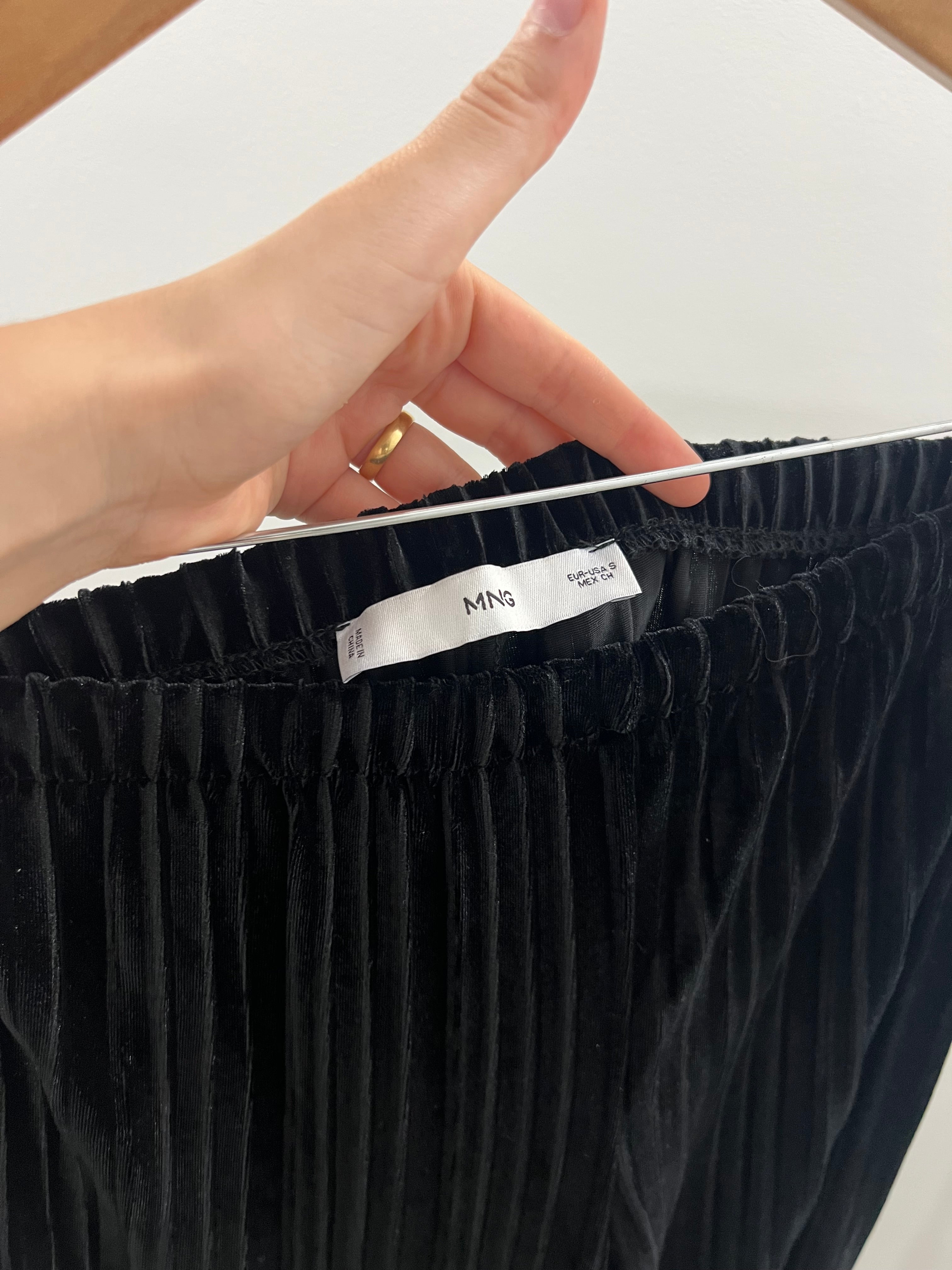 Pantalón negro mango-Talla: S