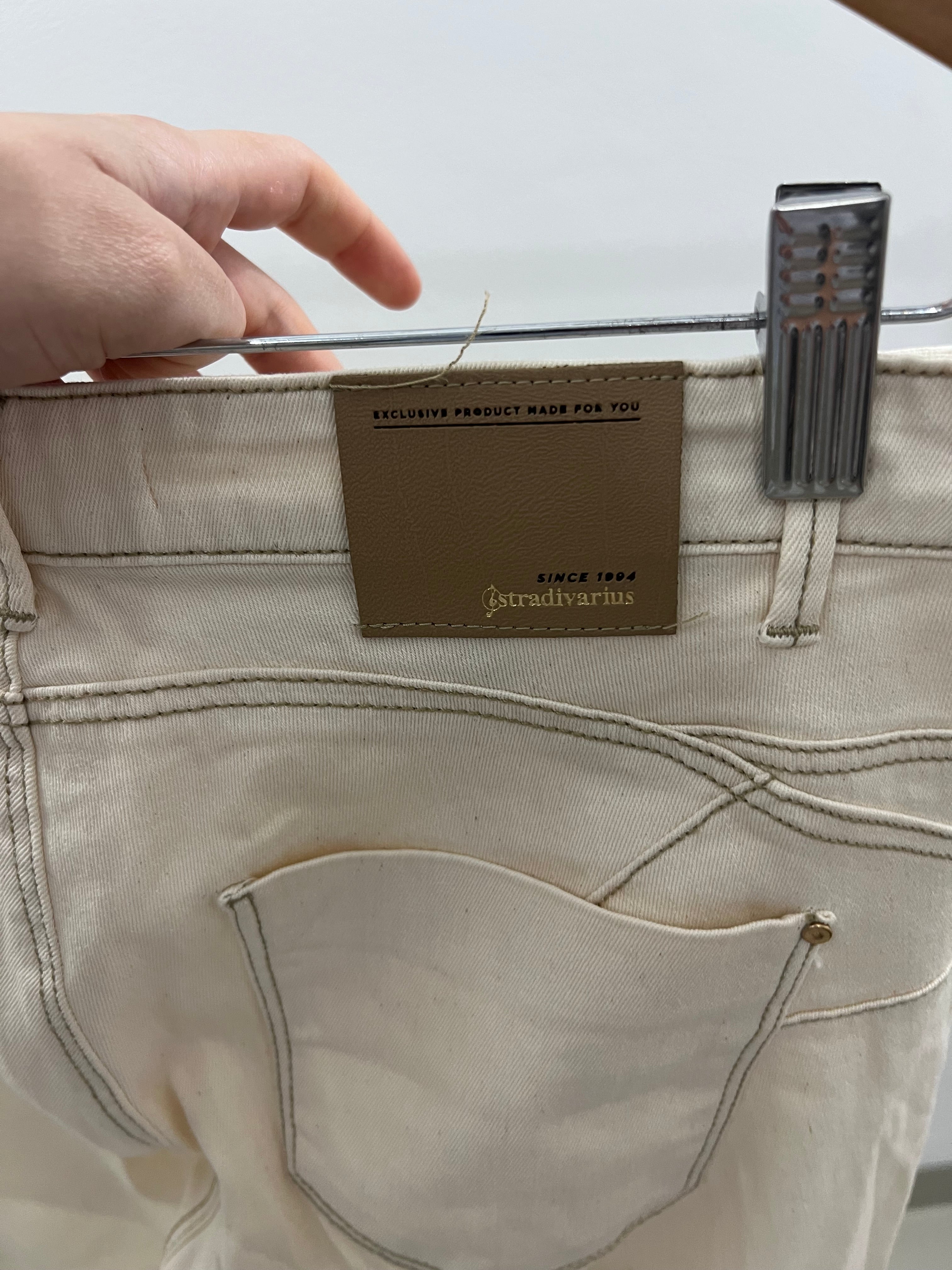 Pantalón Stradivarius- Talla: EUR 38