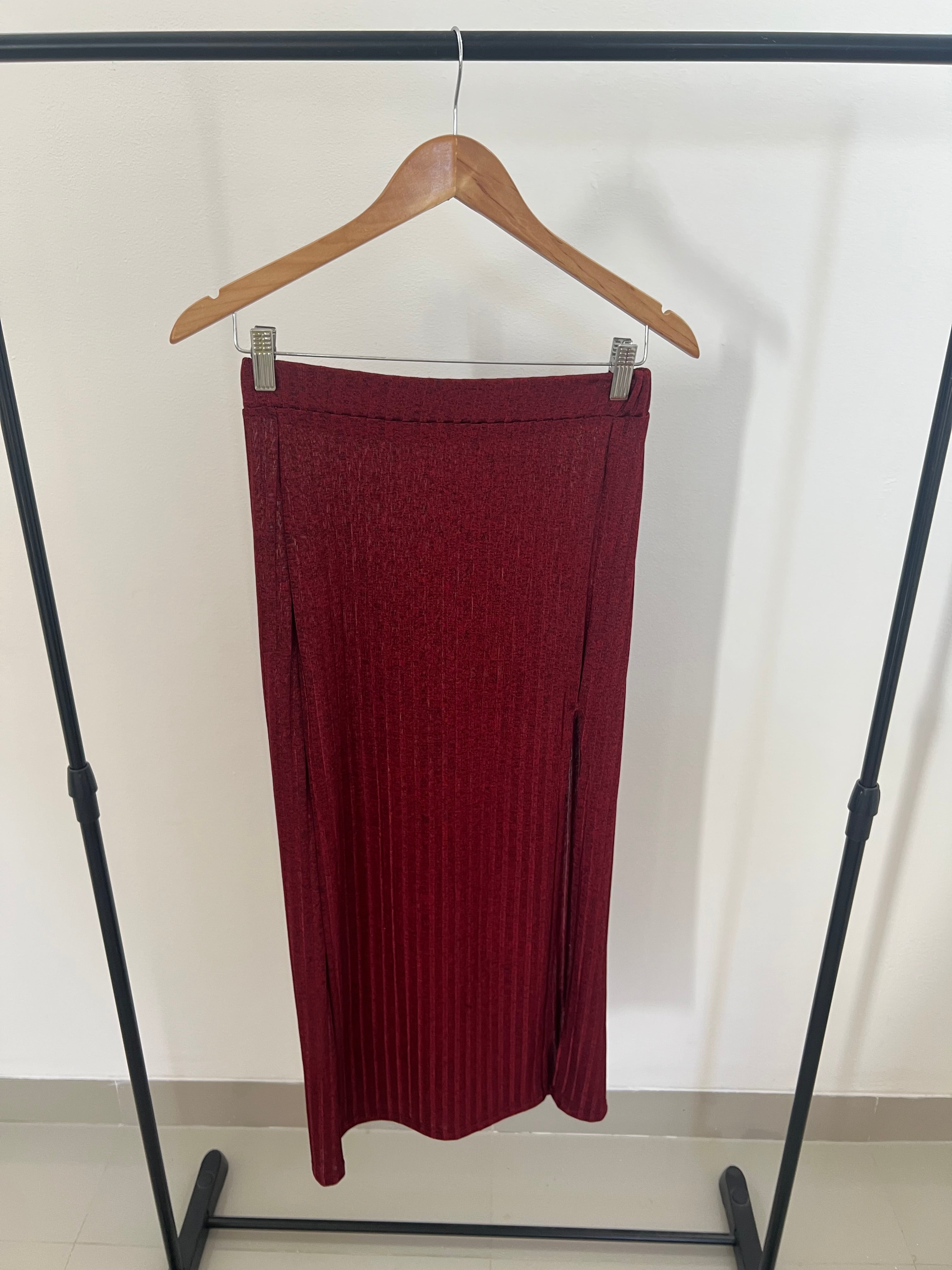 Falda midi roja - Talla: S