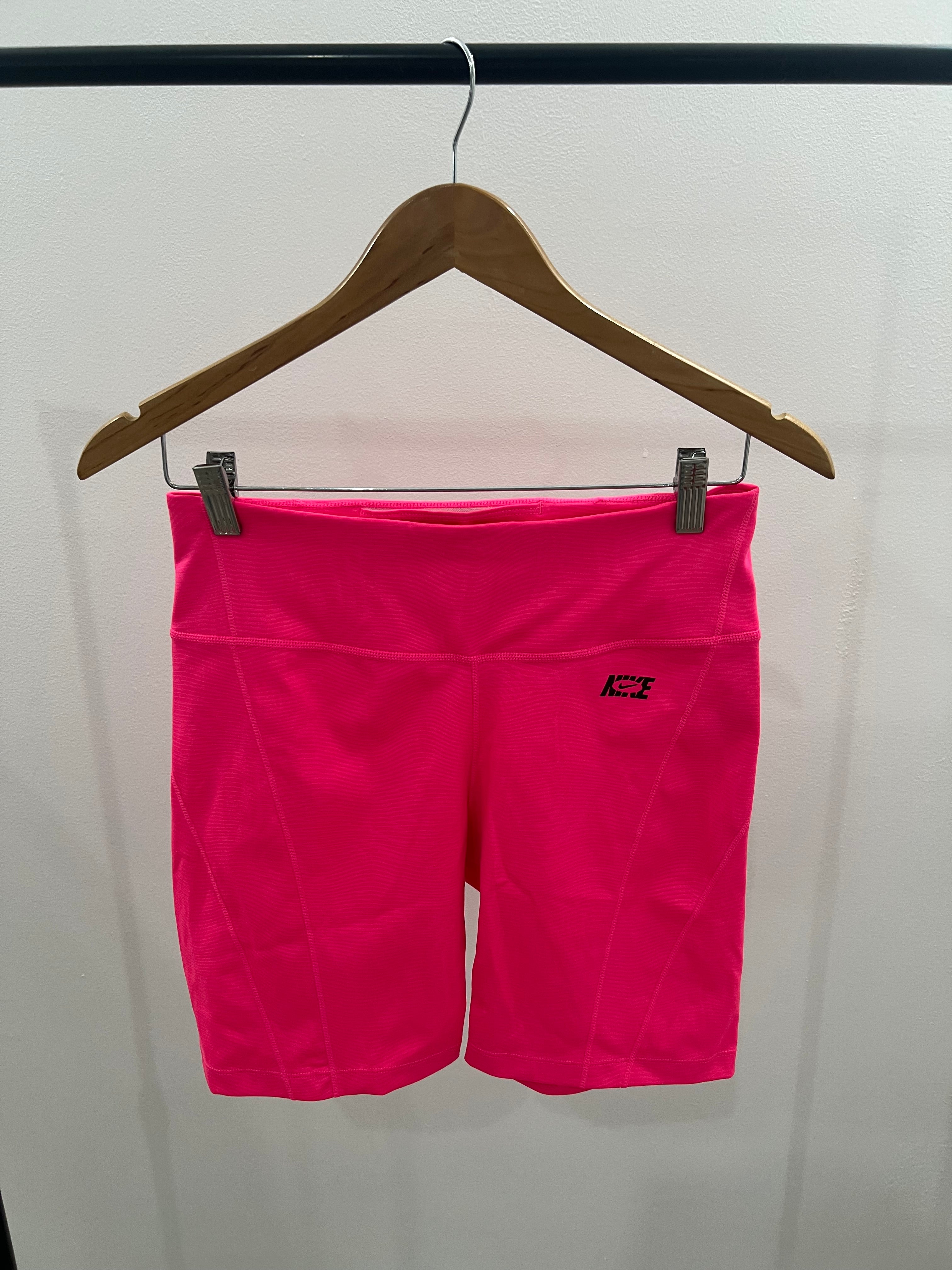 Short fucsia Nike- Talla: M