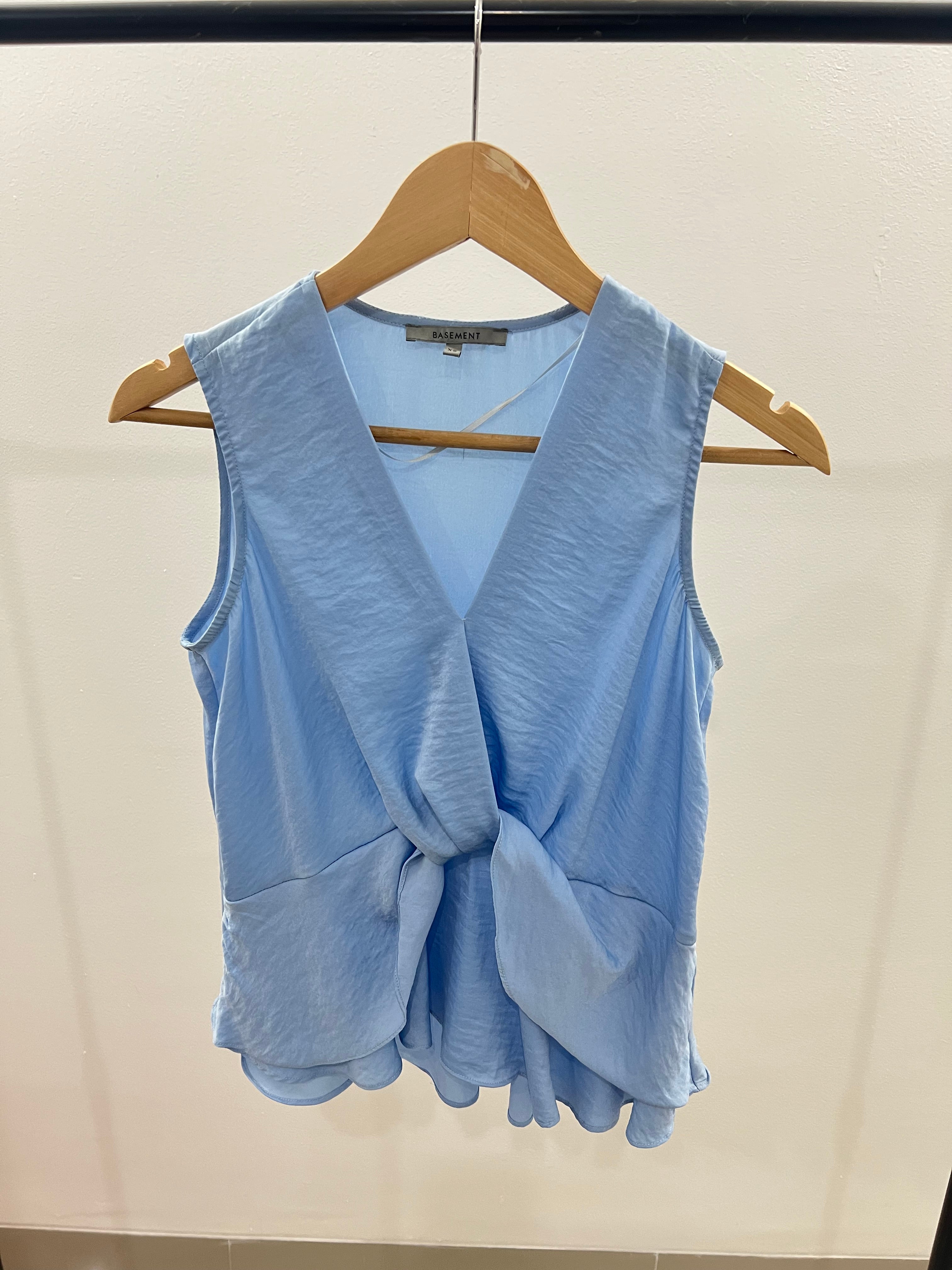 Blusa celeste Basement-Talla:S