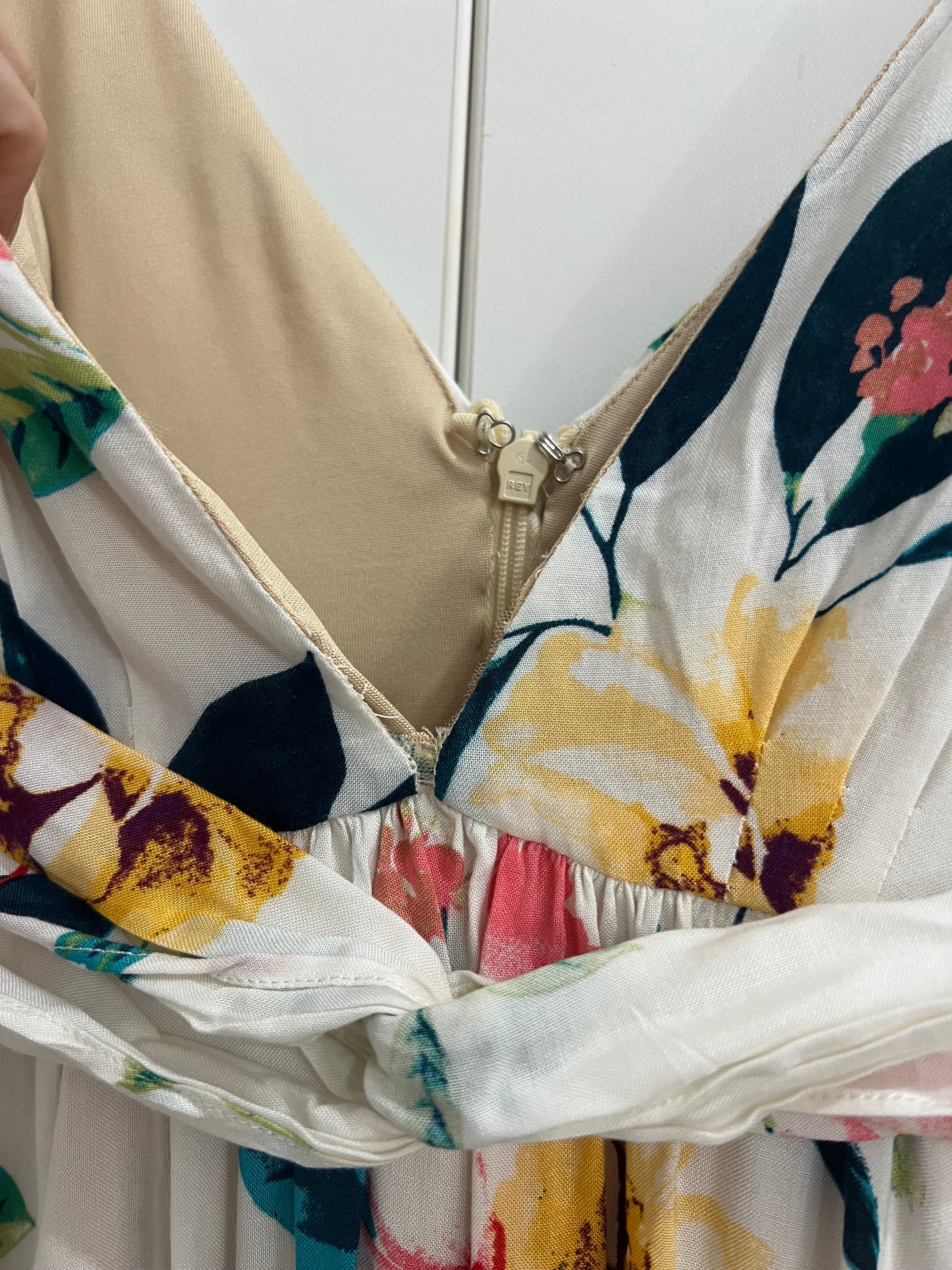 Vestido con flores- Talla: M