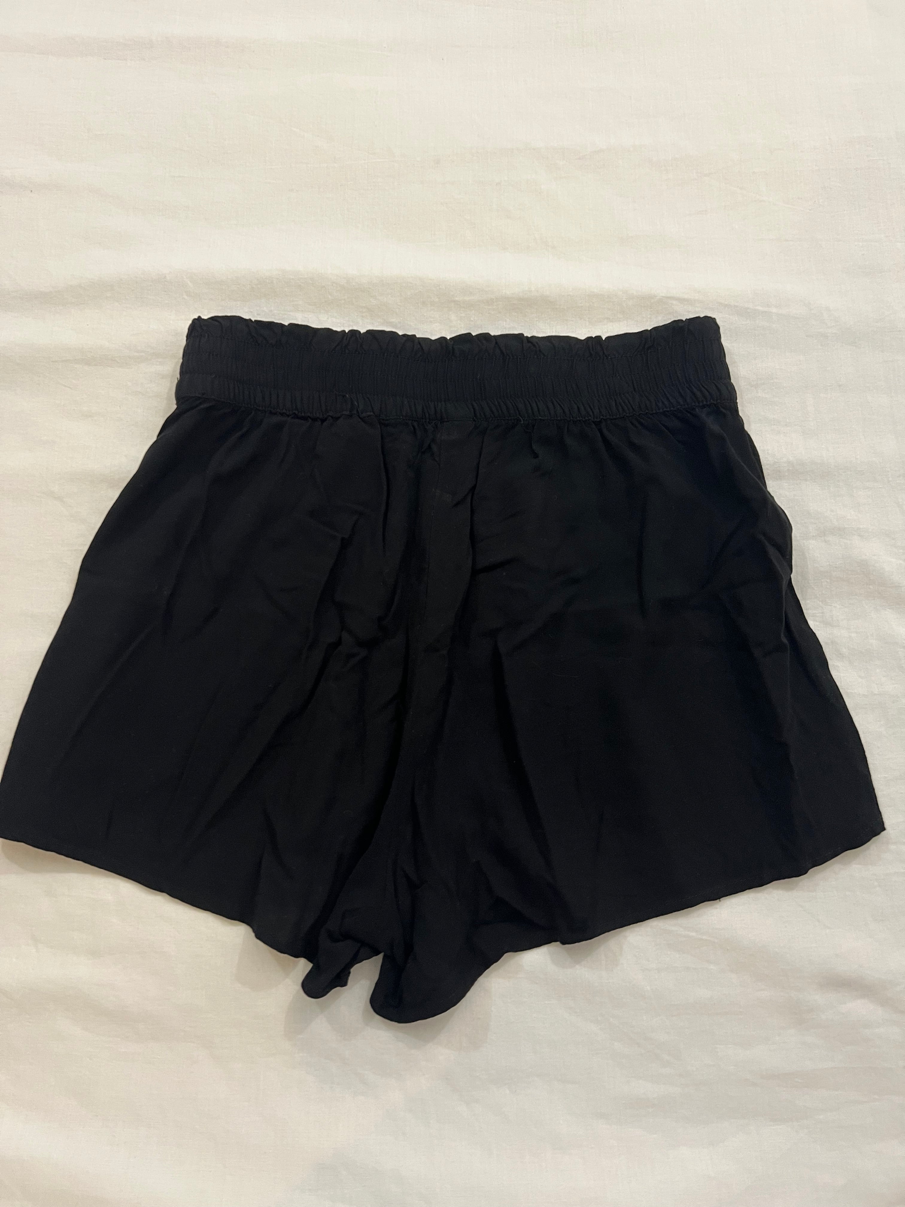 Short negro suelto H&M-Talla:S