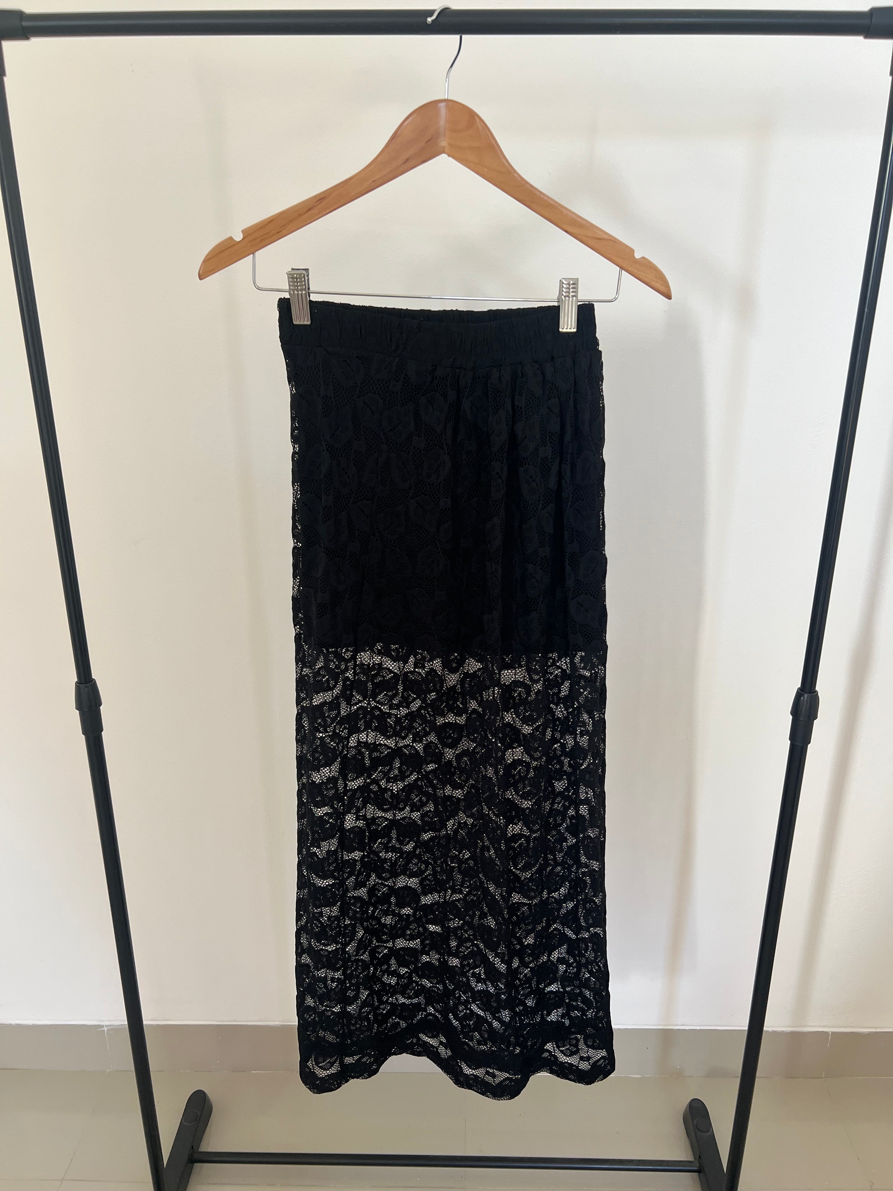 Falda de encaje negra- Talla: S