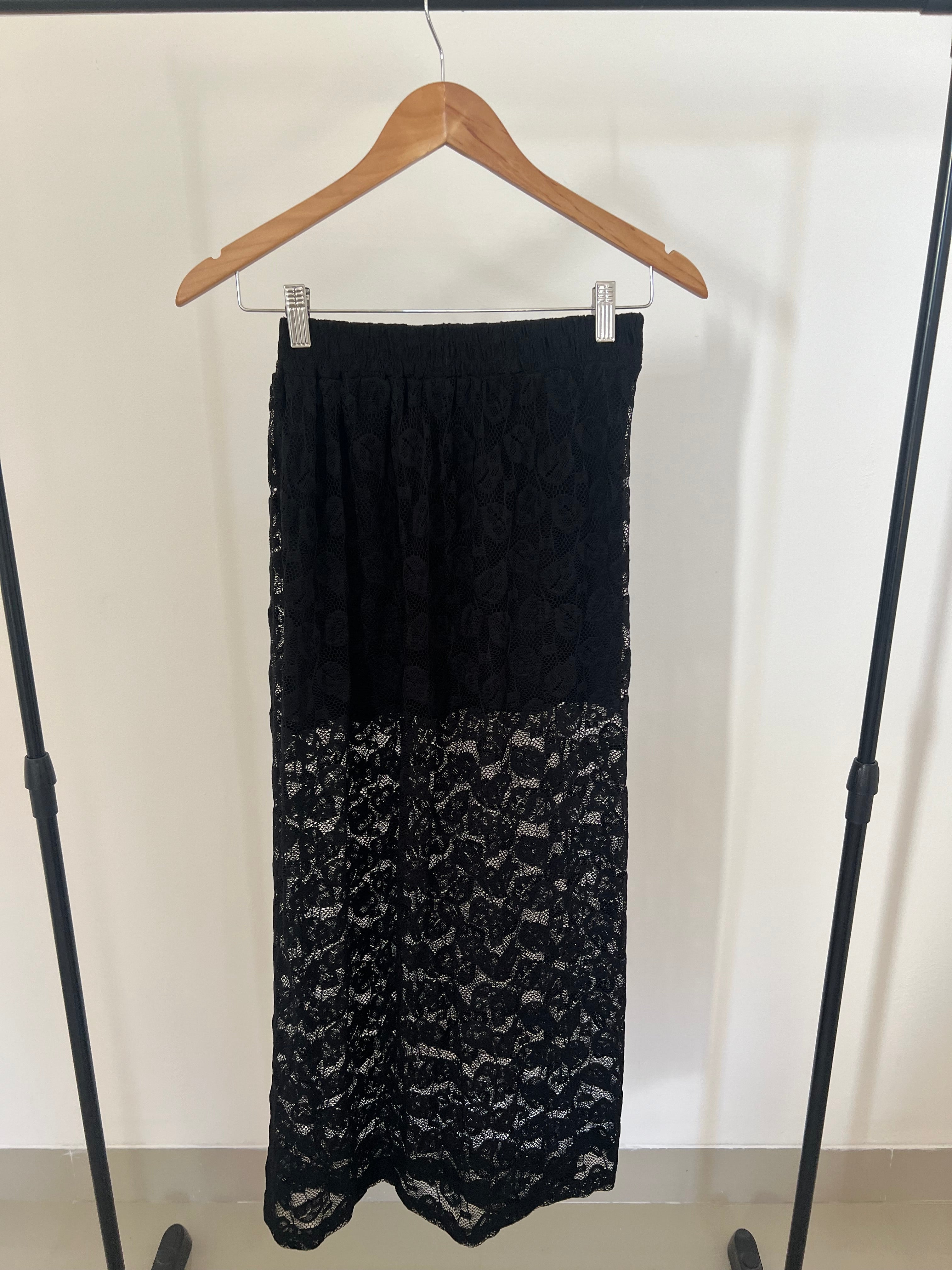 Falda de encaje negra- Talla: S