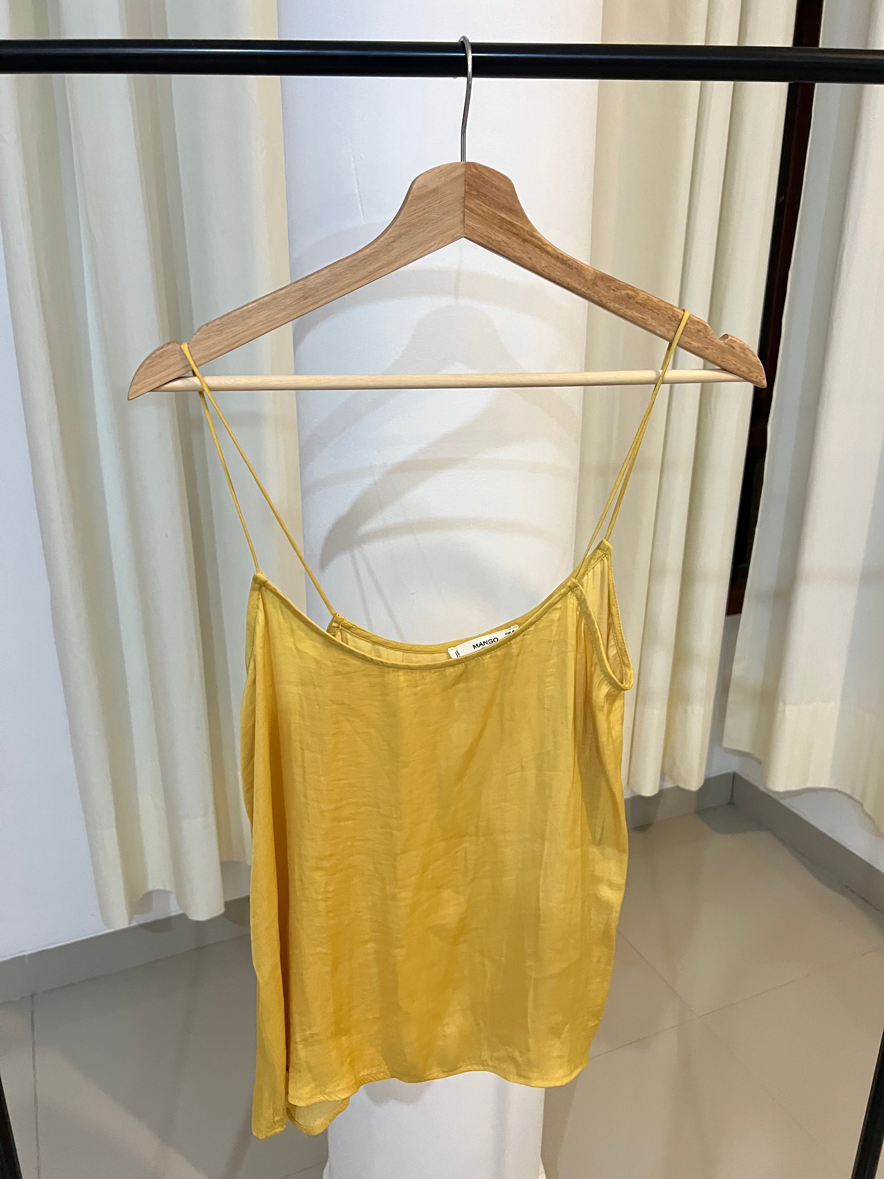 Blusa amarilla MANGO-Talla M