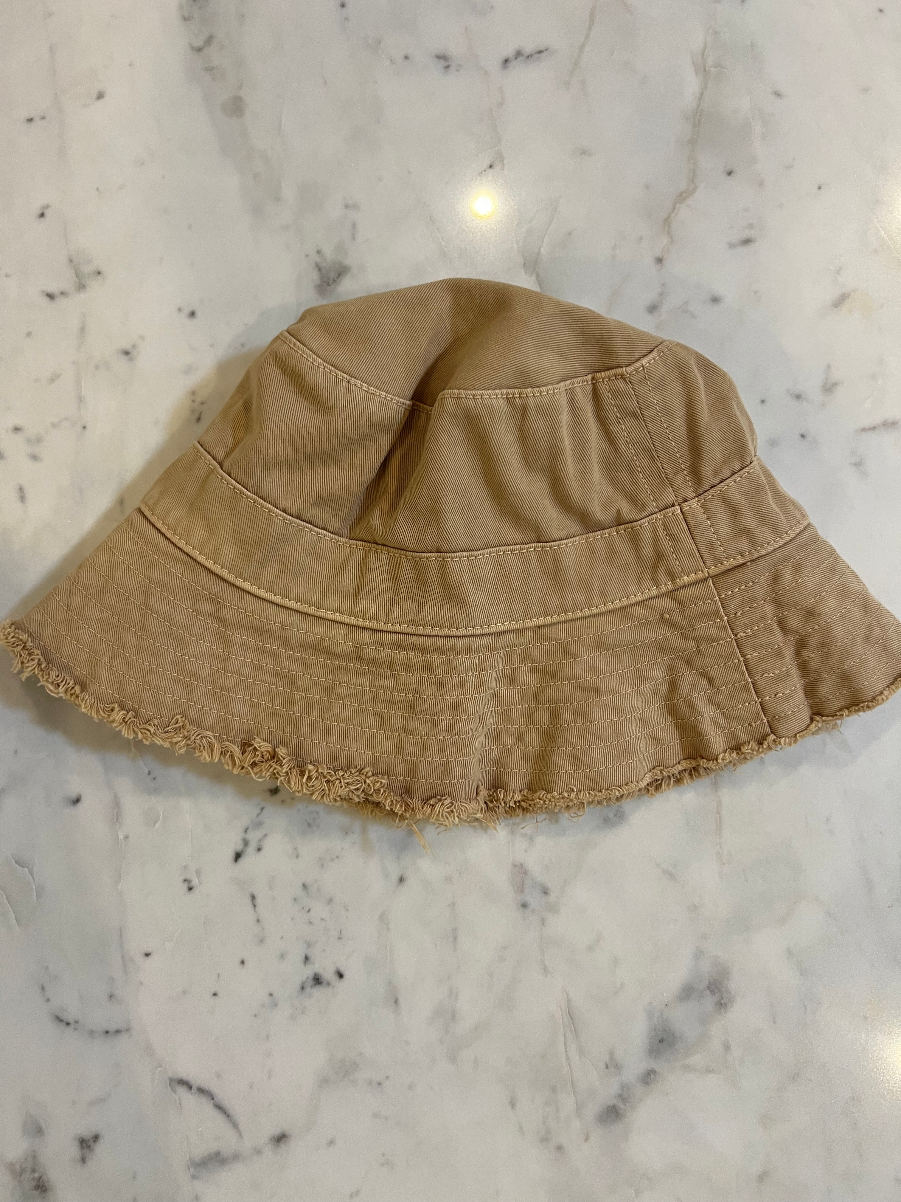 Gorro beige ASTRAKNU