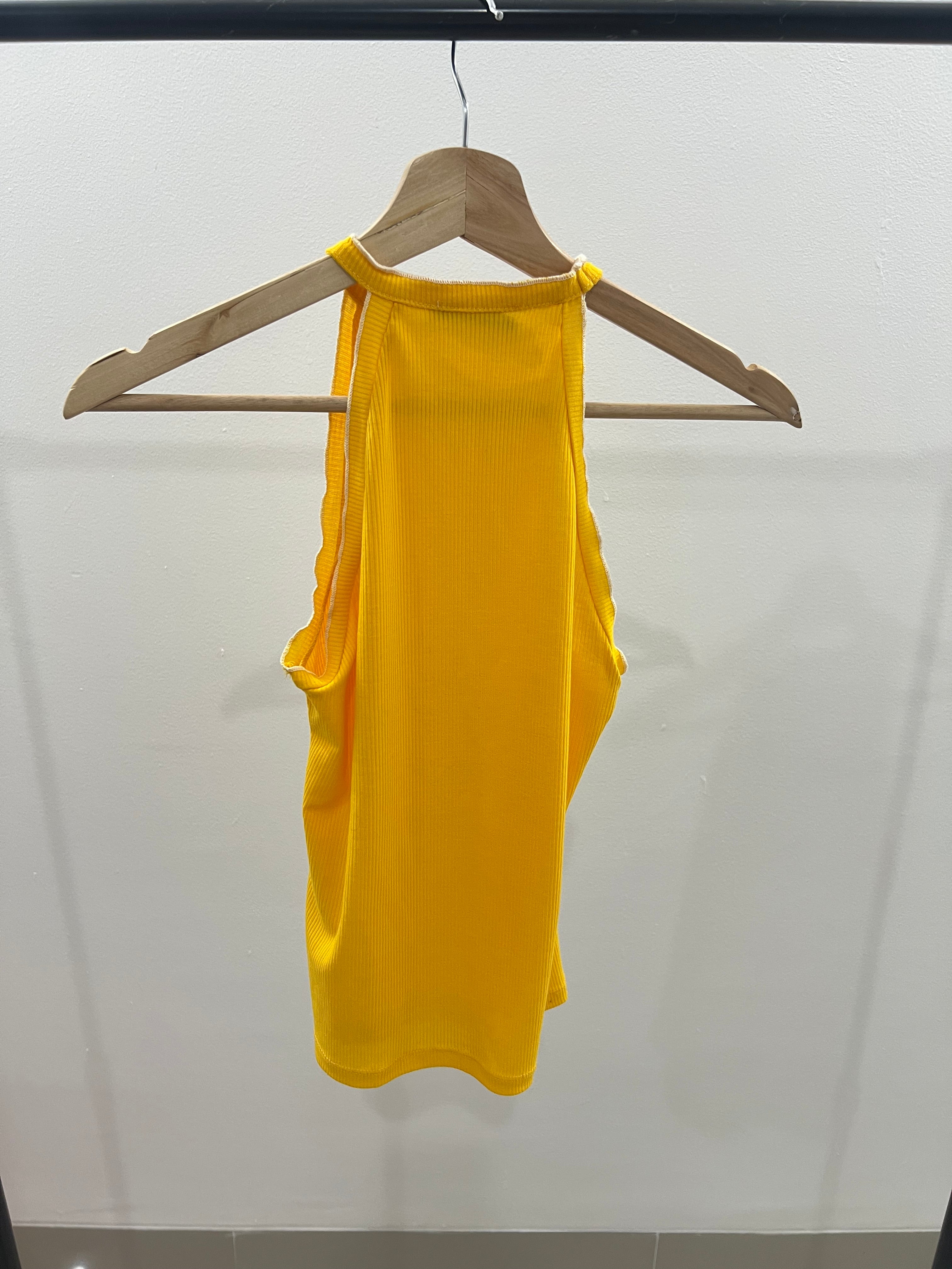 Polo al cuello amarillo Zara-Talla:S