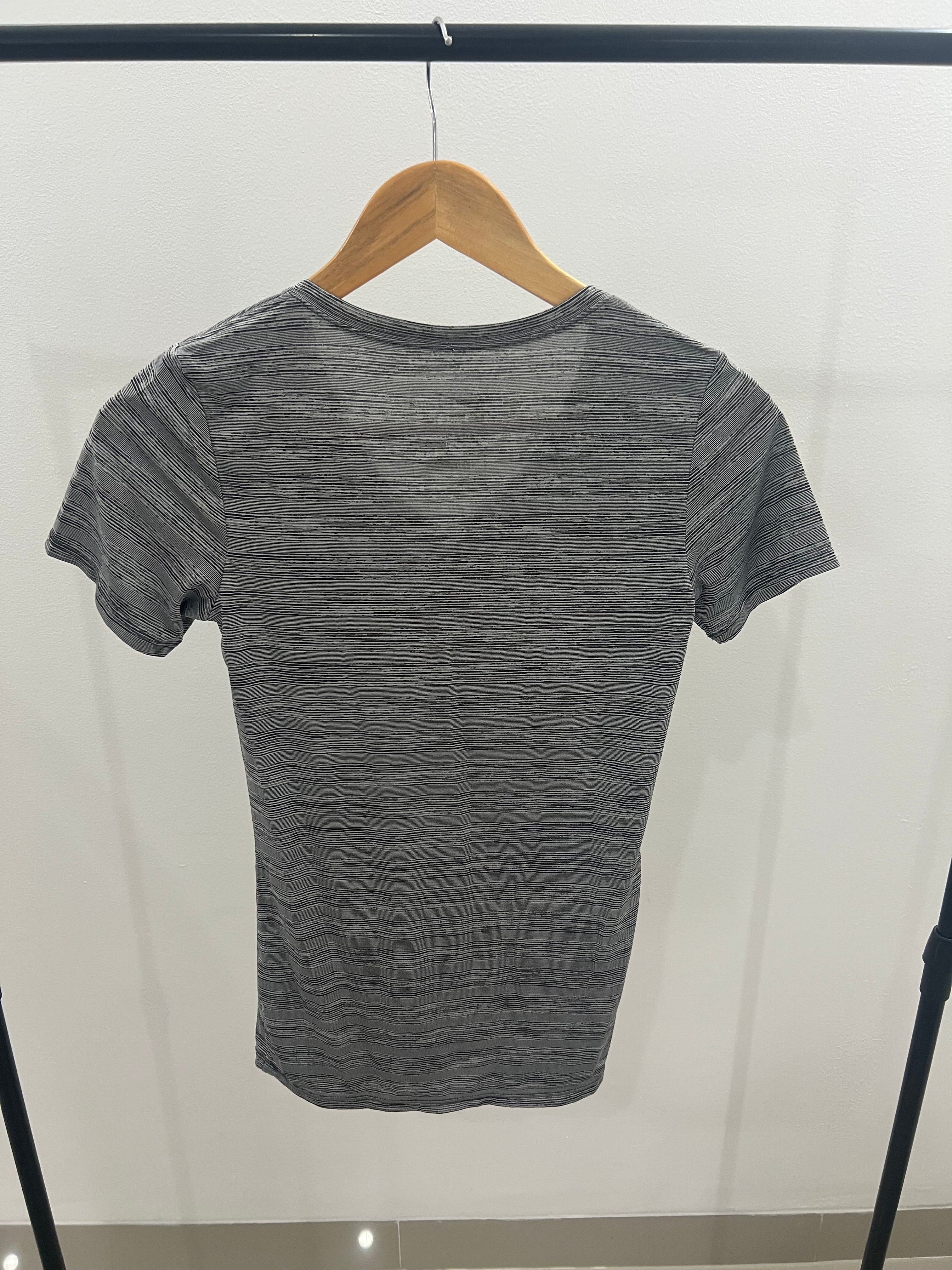 Polo deportivo gris Nike- Talla: XS