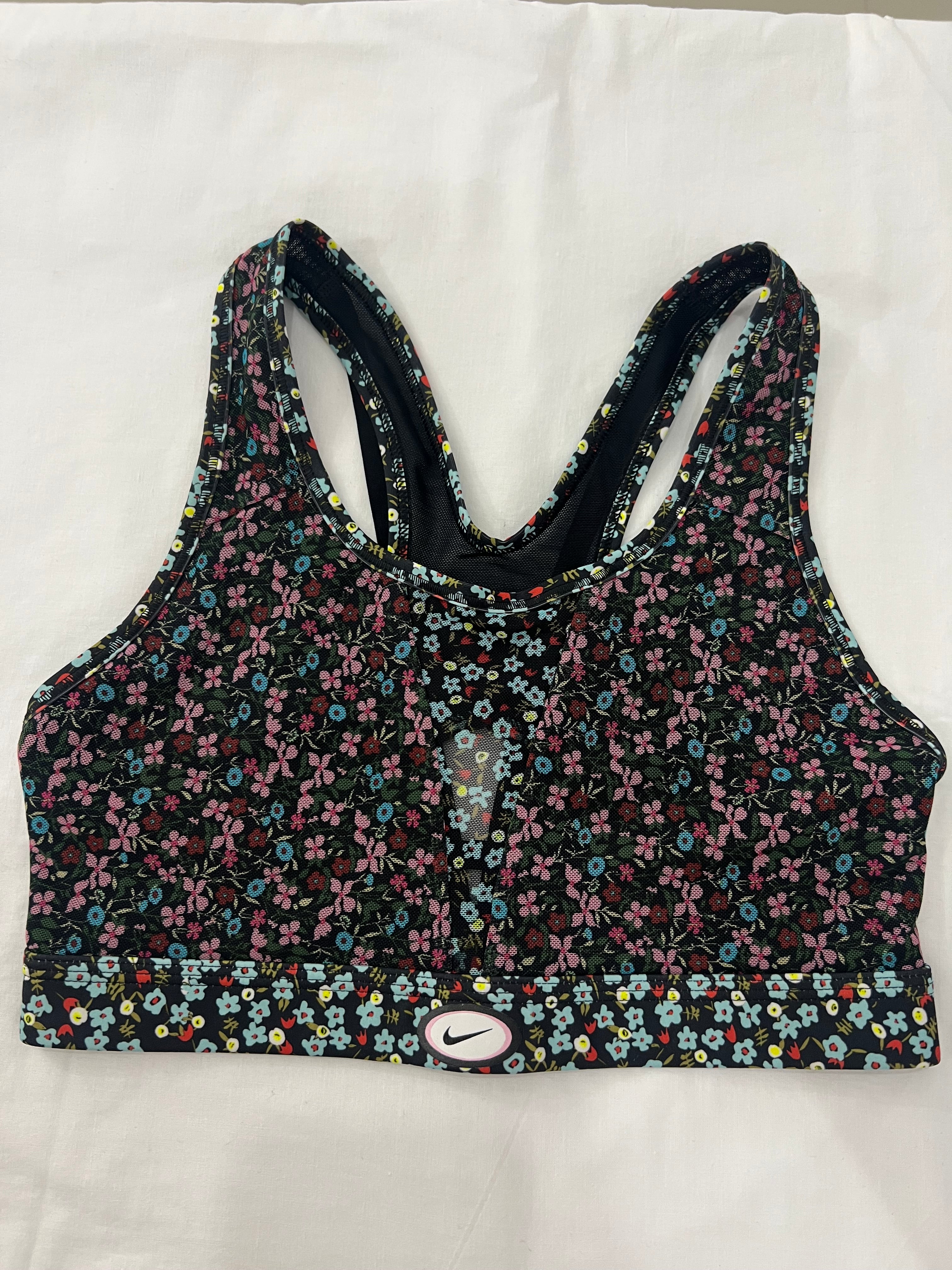 Top deportivo Nike- Talla: M