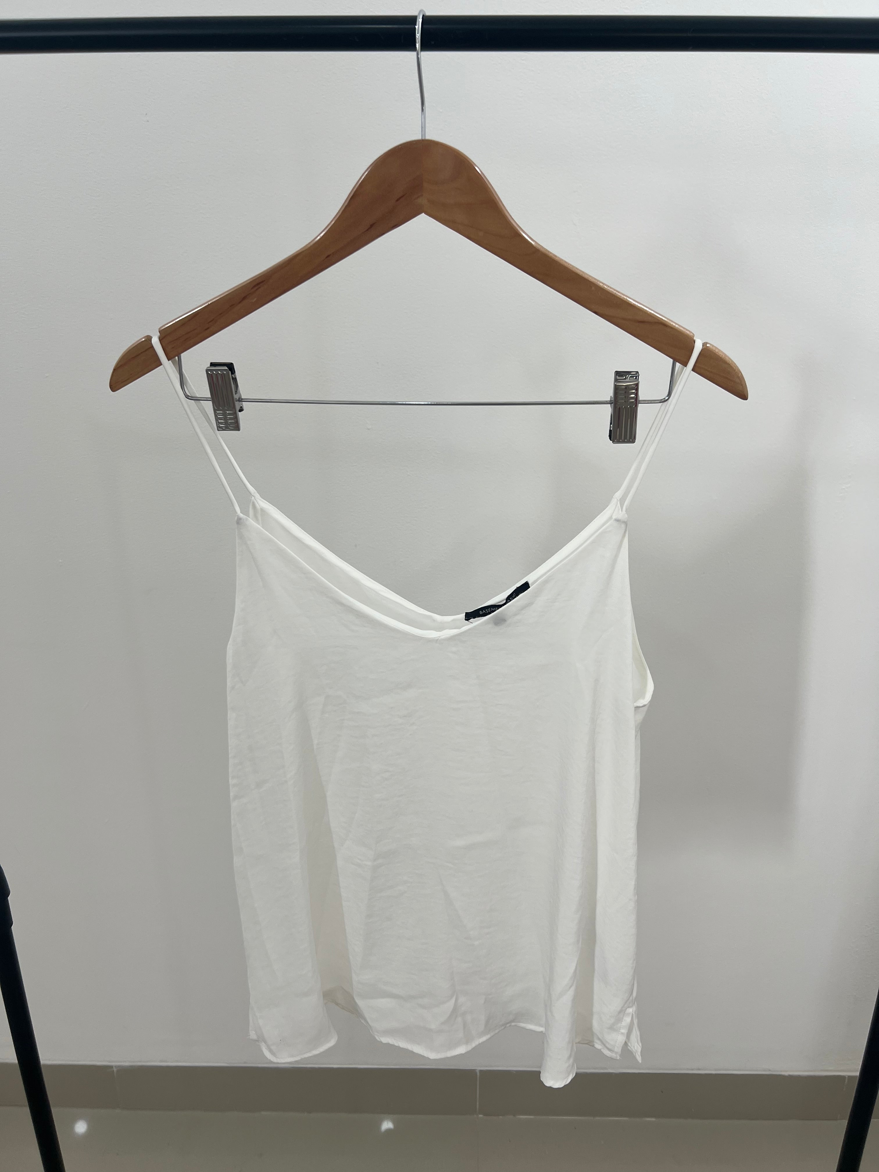 Blusa blanca basement-Talla: S