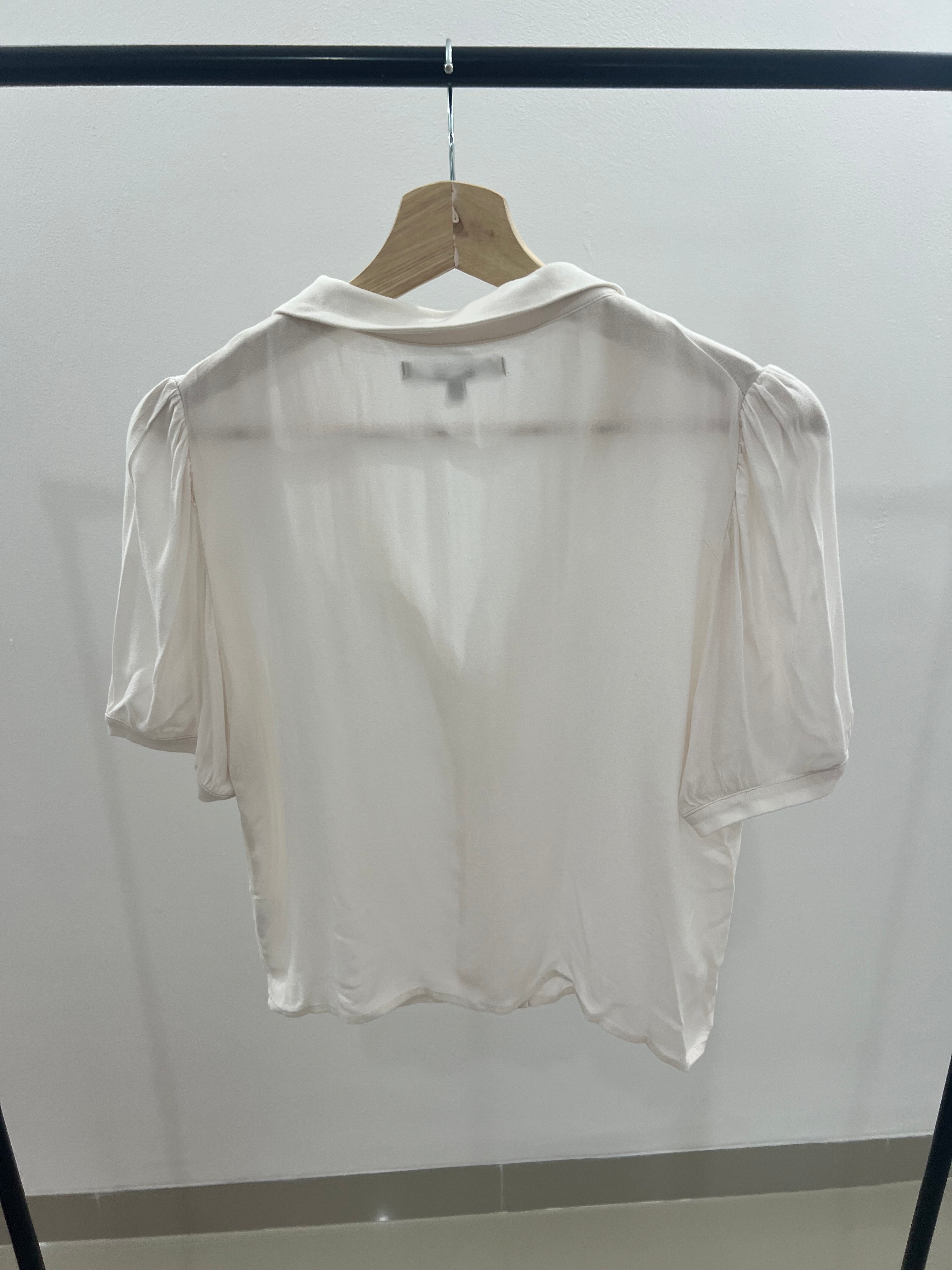 Blusa blanca basement-Talla: S