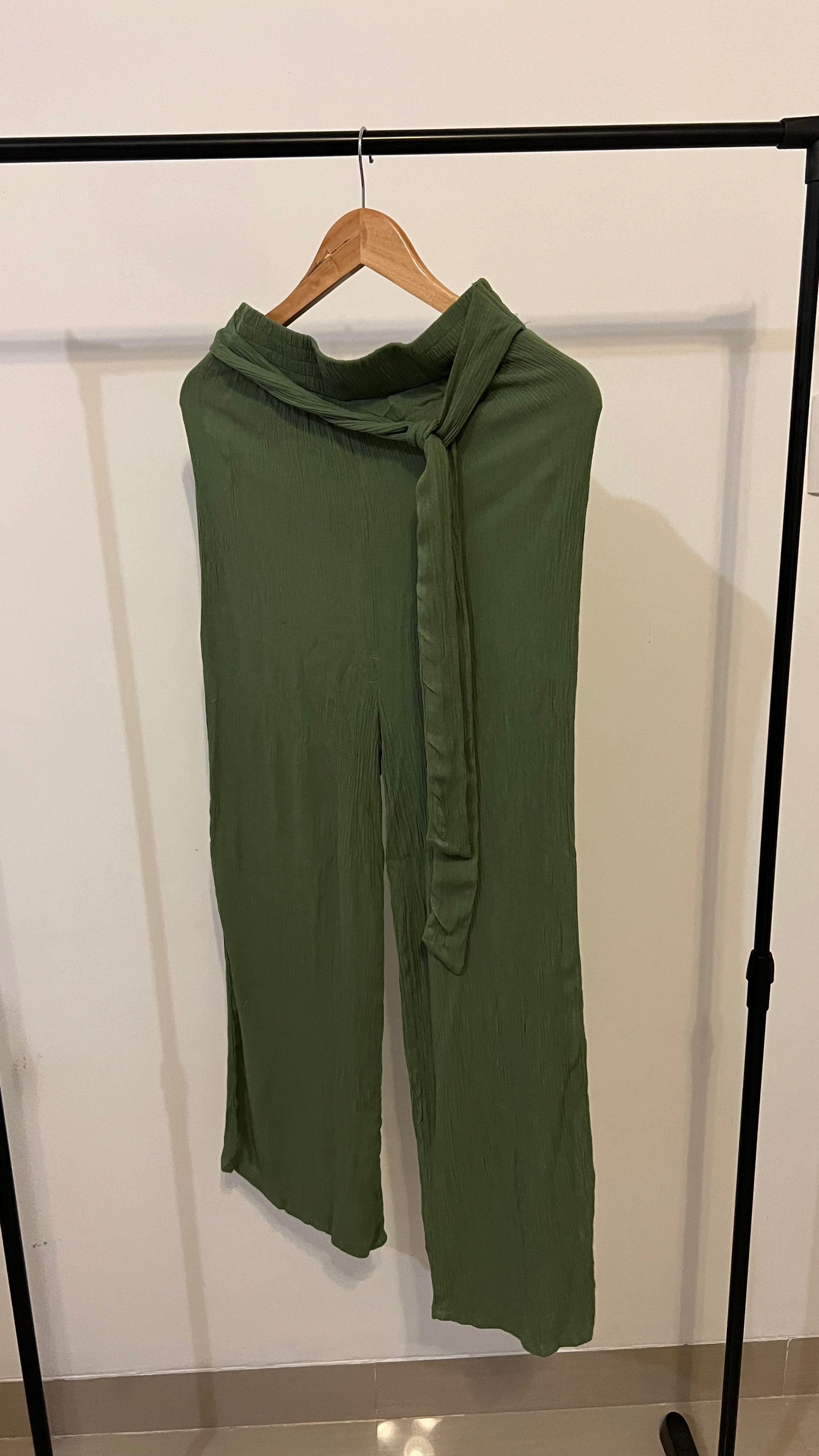 Pantalón verde MANGO-Talla:S